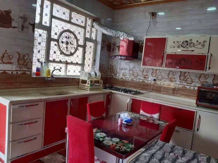 🏠 للبيع بيت سكني مميز
📐 المساحة: 150 متر
🏡 طابقين – البيت كامل مكمل
✨ الأرضيات: سيراميك بالكامل
🔹 الطابق الأول:
• غرفة
• صالة
• استقبال
• مطبخ
• مجموعة صحيات
🔹 الطابق الثاني:
• غرفة
• صالة
📄 السند: زراعي – سند 25
موقعه حي الامير الفرع المقابل لخان مندي ابو شاهر 
📍 يبعد عن الشارع: 80 متر
💯 البيت كامل ومكمل وجاهز للسكن.
📞 للاستفسار والتفاصيل والسعر: مراسلة خاص أو اتصال.
***********
