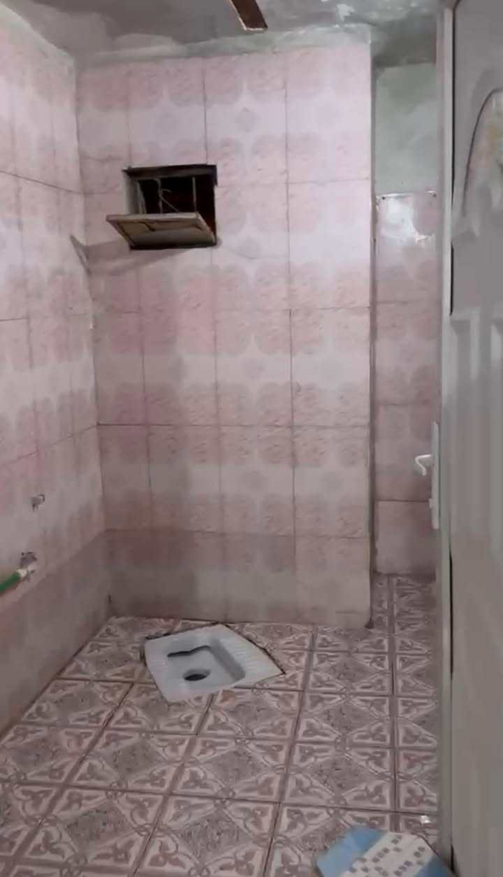 شقه درج معزول للايجار في المعقل(دور الهنديه)تحتوي على غرفتين وديوانيه وصاله ومطبخ وصحيات السعر 350 الف
واتس ***********
