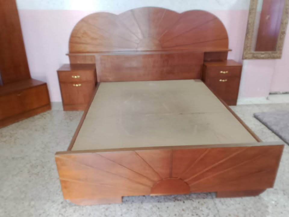 غرفة كاملة • ٦ أبواب • يحتاج صبغ