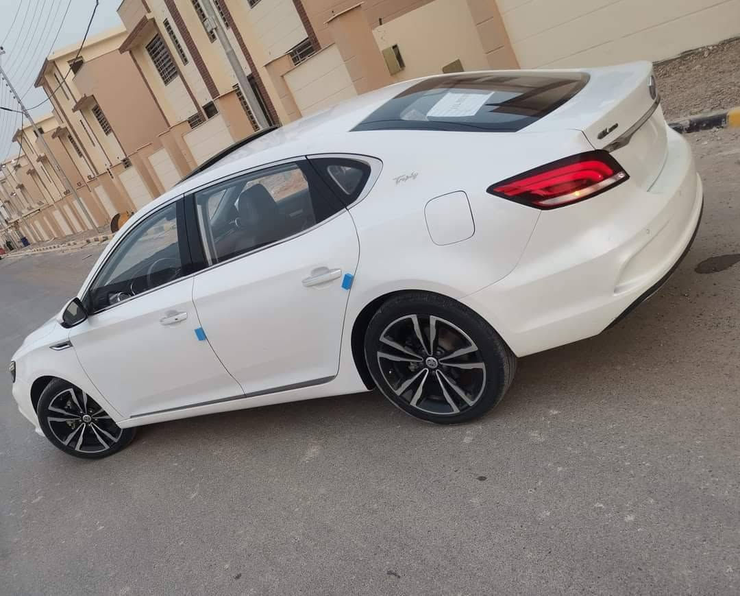 للبيع
موديل 2021
MG6
رقم بغداد مشروع وطني 
محرك 1.5 تيربو
بابين صبغ بدون دواخل طرف سكن
ناقل سرعة دبل كلتش7 سرعات
قوة المحرك 169 حصان
عزم الدوران 250 نيوتن / متر
مصابيح نهارية LED
مصابيح خلفية LED
مرايا كهربائية
اشارات في المرايا الكهربائية
مرايا قابلة للطي بشكل الكتروني
مقود جلد
مكابح توقف الكترونية EPB
مكابح انتظار الكترونية Auto Hold
نظام الثبات الالكتروني ESP
نظام توزيع قوة الكبح EPD
نظام مكابح المنعطفات CBC
نظام مراقبة ضغط الهواء في الاطارات
تكييف الكتروني ثنائي المنطقة
نوفذ كهربائية مع فتخ واغلاق اوتوماتيكي
مثبت سرعة 
ناقل سرعة في المقود ( بادل شيفتر )
بصمة
مسند يد خلفي مع حامل اكواب
مقود قابل للتعديل
شاشة 8 انش مع كاميرا
بلوتوث
مداخل USP مع شاحن
مداخل كهرباء 12 فولت
                                                           Android Auto                                                    
                                                        Apple Car Play                                                 
تحكم بالمقود
حساس خلفي
شاشة عدادات 3.5 انش
عادم مزدوج ( دبل اكزوزت )فتحة سقف
ويل كب 18 المنيوم
مقاعد جلد
مقعد سائق كهربائي ب6 حركات
6 وسائد هوائية
نوافذ كهربائية مع فتح واغلاق اوتوماتيكي لجميع النوافذ نظام الاضاءة التلقائية
اغلاق النوافذ تلقائيا عن قفل 
***********
سعر 105 ومجال قليل
