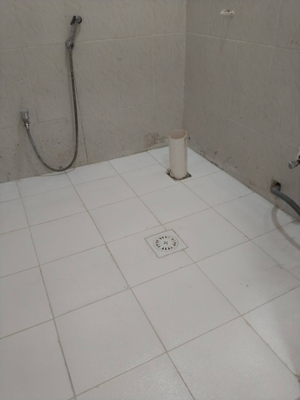 @السلام عليكم أهلا الكرام....
جانب من اعمالنا بتغير 
1 - شبكة المجاري من اهين الى شبكه مجاري بلاستك الخاصه بصحيات مجمع 2 بعد ماكان وجود تسريب والحمدلله تم انجاز العمل بصوره متقنه وانقطاع التسريب .. 
2 - تم تغير نظام الصحيات الشرقي الى غربي واعادة عمل السيراميك بأيادي كوادرنا  خلفه درجه أولى ...
اخوكم ابو أحمد للتأسيسات الصحيه والكهربائيه وتنصيب المنظومات المنزليه RO والصيانه العامه لكافة شبكات المجمع
موبايل الخدمه (***********)(***********)
