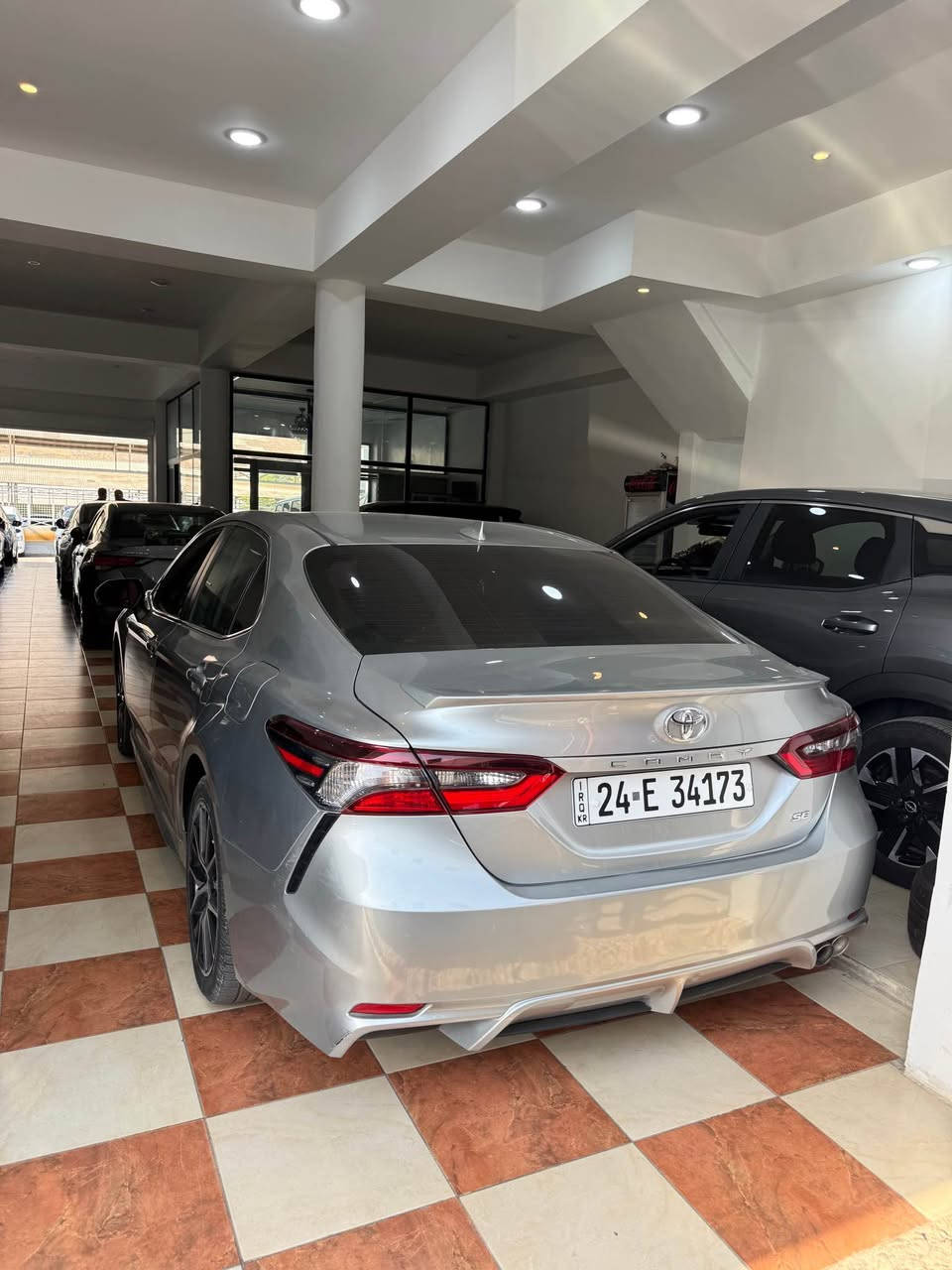 Toyota Camry 
مواصفات SE موديل 2023
جملخ و باب صبخ بدون دواخل ايرباك بشرط
ماشية 99 الف 
السعر 185 ورقة 
***********☎️ دهوك, العراق
