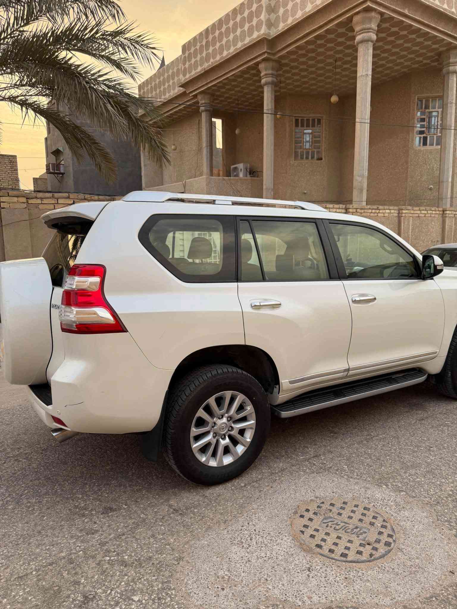 برادو 2017  

اعلى فئة VXR دشبول لكزز 

6 سلندر ماشية 95 الف سنوية بأسم والدي تحويل مباشر
رقم بغداد - مكاني ديوانية
ملاحضات / بارد بسيط باب السايق موضح بالصورة
وباب الجنطة مبدل وكالة يعني بالسونار يطلع يمك برغي مفتوح فقط. 

سونارها موجود لليحب ارسله اله
سعر 330 ورقة
اتصال ***********
