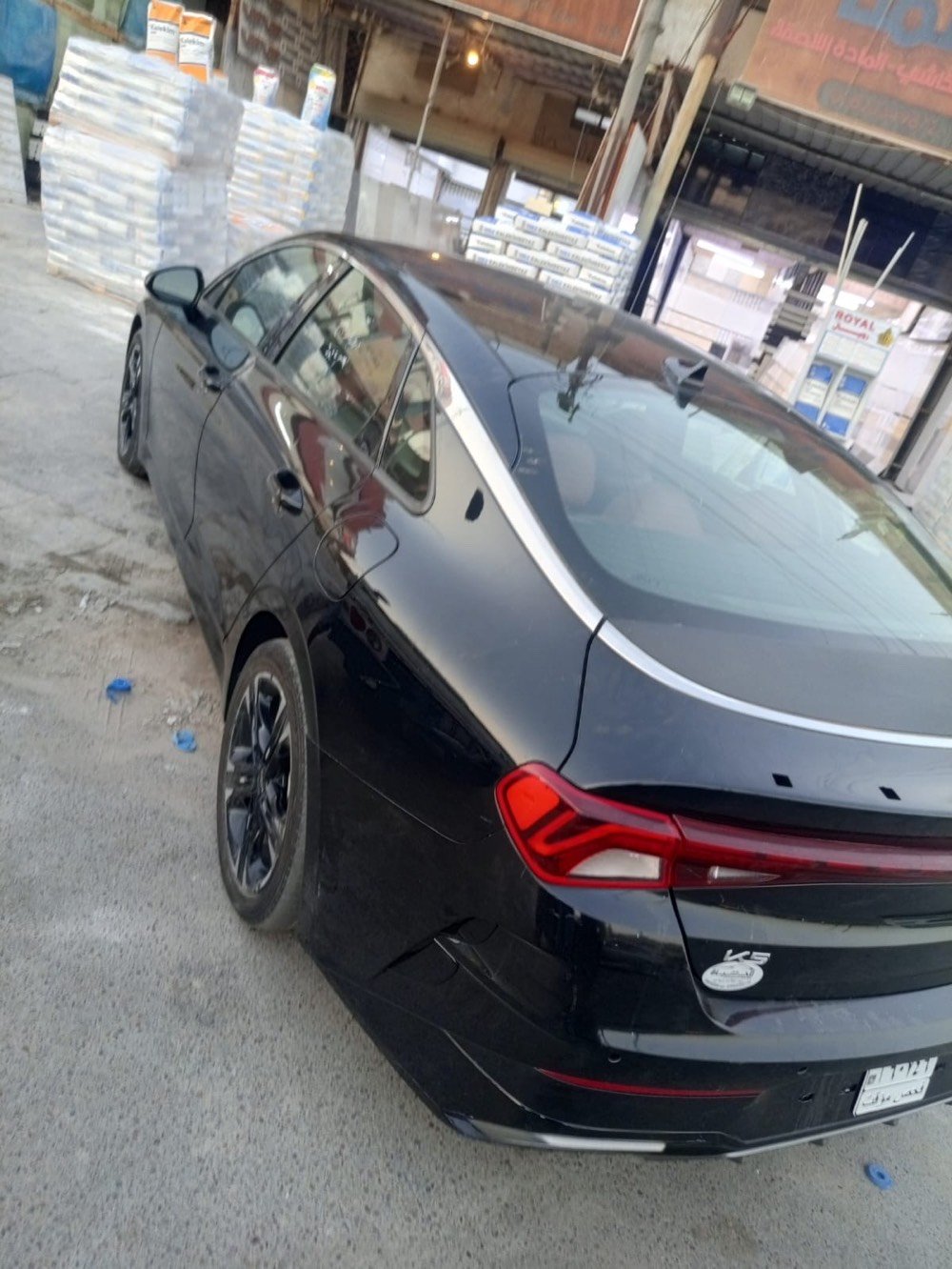 السلام عليكم 
k5 
GT line 
داخل احمر كي فايف 2024 جي تي لاين فول الفول محرك 1.6T المرغوب داخل احمر حادثها صندوق فقط من امريكا وحافة الجاملغ الخلفي عكس السايق وصار بيها حادث هنا حافة البنيد والجاملغ جهة السايق البنيد صبغ بدون تبديل و الجاملغ بارد فقط ماشيه 64 مايل سيارة نظيفة جداً تحويل مباشر
السعر160 وبيها مجال 
مكان السياره بغداد للاستفسار الاتصال او واتساب ***********
