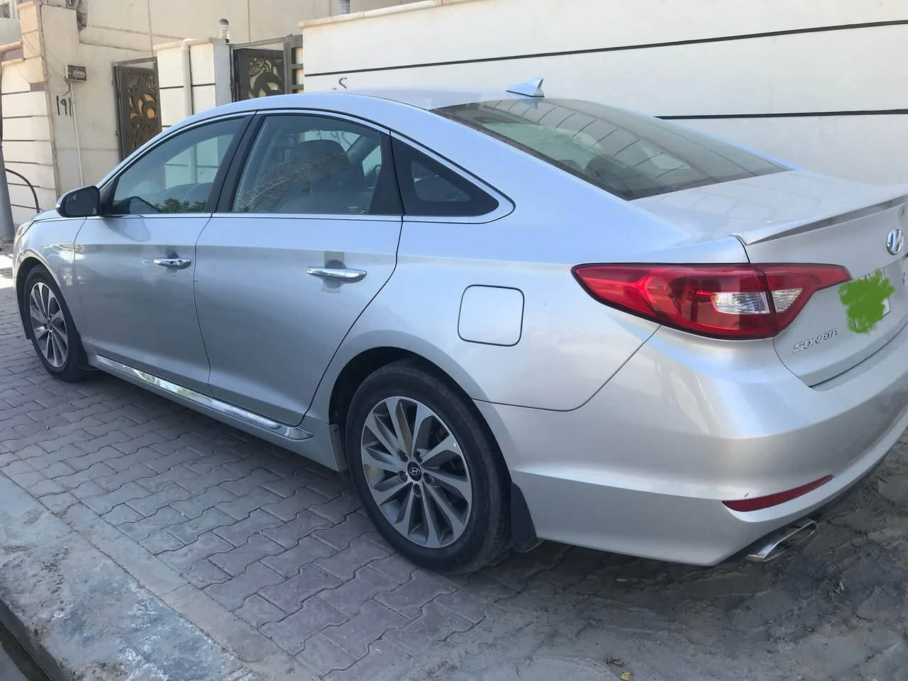 سلام عليكم سوناتا موديل (17) امريكي سبورت حادثها دعاميه وهاي الطخه صارت قبل سبوع بيها دراجه كلها لايبل واحد بغداد بسمي سياره استخدام شخصي (***********)
