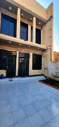 بيت للبيع في كربلاء المساحه 150 متر طابو صرف طابقين يحتوي على كراج سيا...
