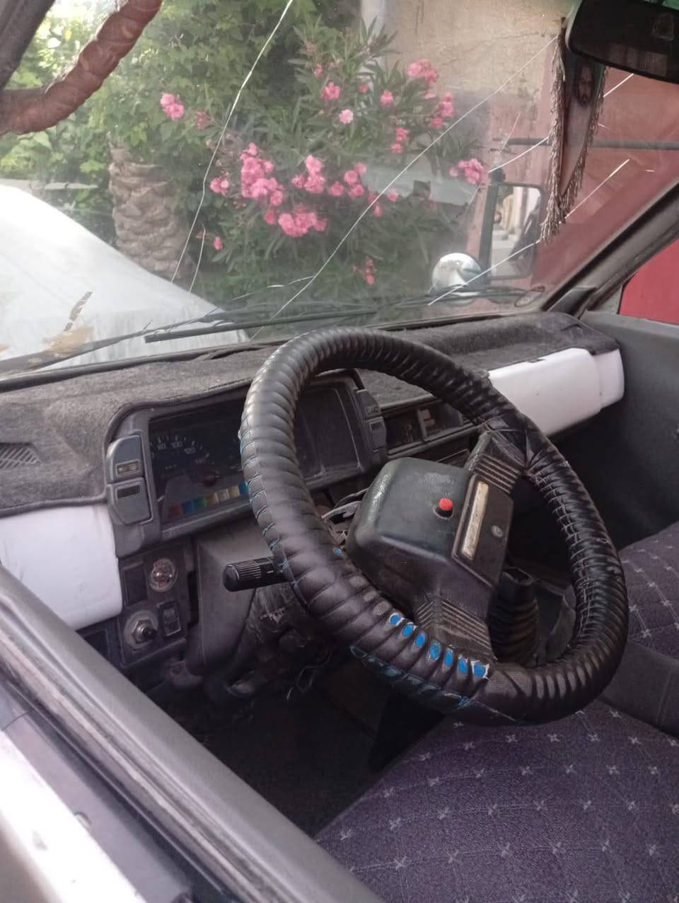 هايس للبيع مكينه نضيفه حداديه كله نضيف گير جديد تخم تاير دواخل فول السعر 40وبيها مجال المكان واسط..***********
