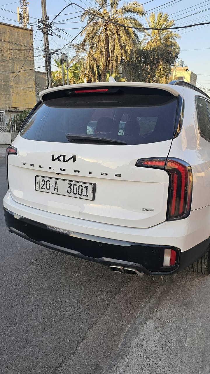 السلام عليكم للبيع
KIA TELLURIDE Xline prestige SX 2024
ماشية:15400km 
تجي اعلى فئة بالتيلورايد و فول موصفات
كراسي vip
تدفئة تبريد المقاعد امامي و خلفي
بردة للجامات الخلفية
بانوراما
سقف كانتارا 
فول مواصفات اي شي ببالك موجود بيهة ميجي اعلى منهة بعد
عليهة رقم مميز 3001 مثل ما موضح بالصورة 
السيارة جديدة بمعنى الكلمة جاهزة من كلشي
عنوان السيارة:بغداد
و كل تفاصيل السيارة و رقم الشاصي منشورات⬇️⬇️
للاستفسار:
***********
