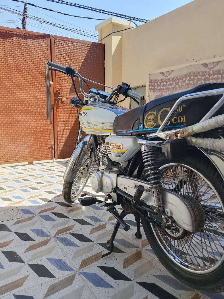 تايكر موديل 25 مناقصها شي بس ويل الورا اوراقها كامله سعرها 575 وبيها مجال . رقمي ***********
