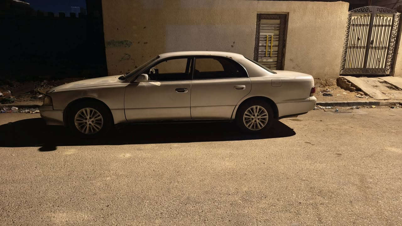 السلام عليكم سياره ماجستي جير ومكينه 2.5 سياره جاهزه رقم دولي سنويه لل 30 اراعيها موجود تحويل ثاني يوم كفاله من القصه وضربه تبديل بدنه فقط السعر 30 المكان بصره قبله رقم الهاتف ***********
