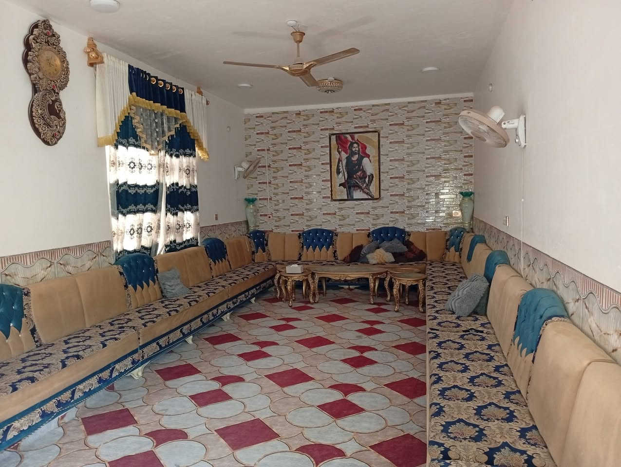 سلام عليكم بيت للبيع طابو زراعي مرقم بلدية شارع 15 ركن بناء  درجة اولى طابوك أساس والسكف صب مسلح بي غرفتين وصاله ومطبخ وستقبال وتخاريج المساحة 200 متر  وبي محلات ثنين مئجرات مكانه مقابل قريت الغدير عمود 270 السعر 80 استفسار اكثر ***********@
