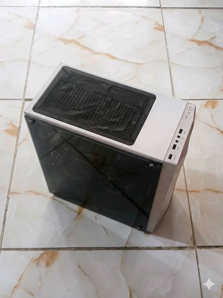 حاسبة للبيع بسعر450الف وبيهة مجال قليل بيهة لعبة سكواد فقط مواصفات المعالج (Processor): من نوع AMD Ryzen 5 3600 يحتوي على 6 نويات وبسرعة أساسية تصل إلى 3.60 GHz.الذاكرة العشوائية (RAM): بحجم 16.0 GB.كرت الشاشة (Graphics Card): من نوع NVIDIA GeForce GTX 1660 Ti بذاكرة حجمها 6 GB.