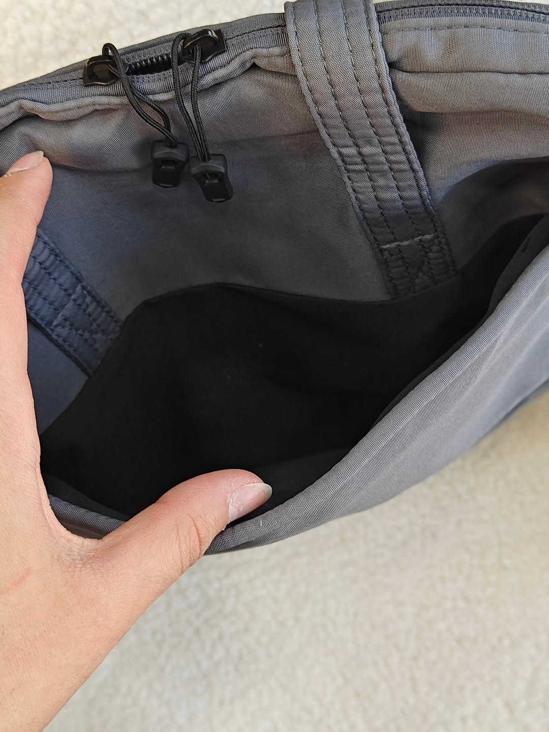 🎒 جنطة عملية وأنيقة للاستخدام اليومي
حجمها أكبر من اللابتوب بشوية، ومناسبة للابتوب أو الملازم والأوراق 📚💻
✨ من الداخل مبطنة بالإسفنج والقديفة حتى تحافظ على محتوياتها
💧 القماش الخارجي ضد المي
👜 تحتوي على 4 جيوب: • جيب بسحاب ومقسم إلى خانتين
• جيب لزكة
• جيبين مفتوحات
متوفرة بـ 5 ألوان 🌷
💰 السعر: 18 ألف
🚚 التوصيل لجميع محافظات العراق: 5 آلاف
📸 التصوير حقيقي من داخل المحل 🌱

