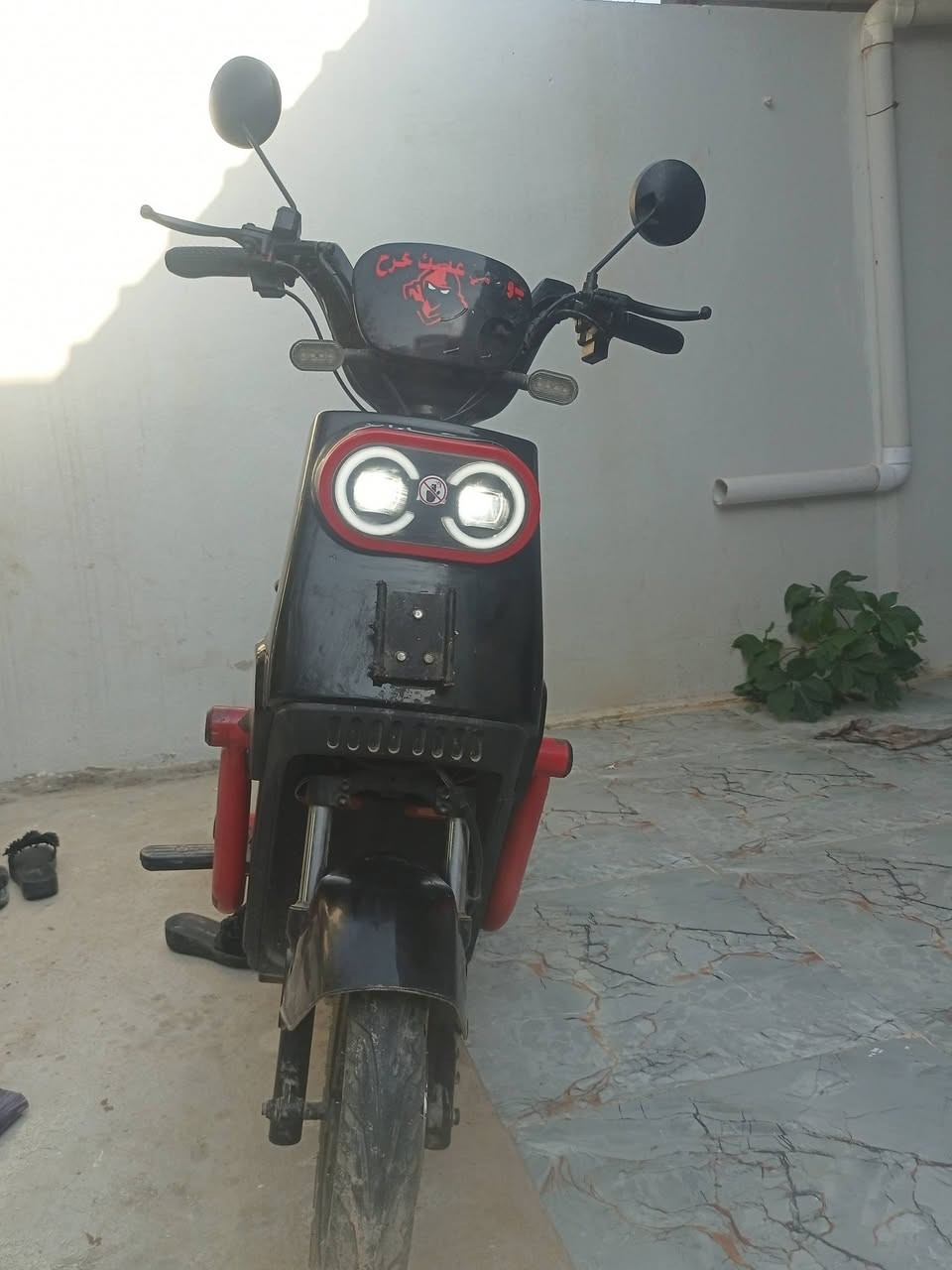 اخوان هذا دراجه شحن للبيع 🏍

الي يريدو يخبر على هذا الرقم (***********) 

والسعر 160 وبي مجال بسيط
