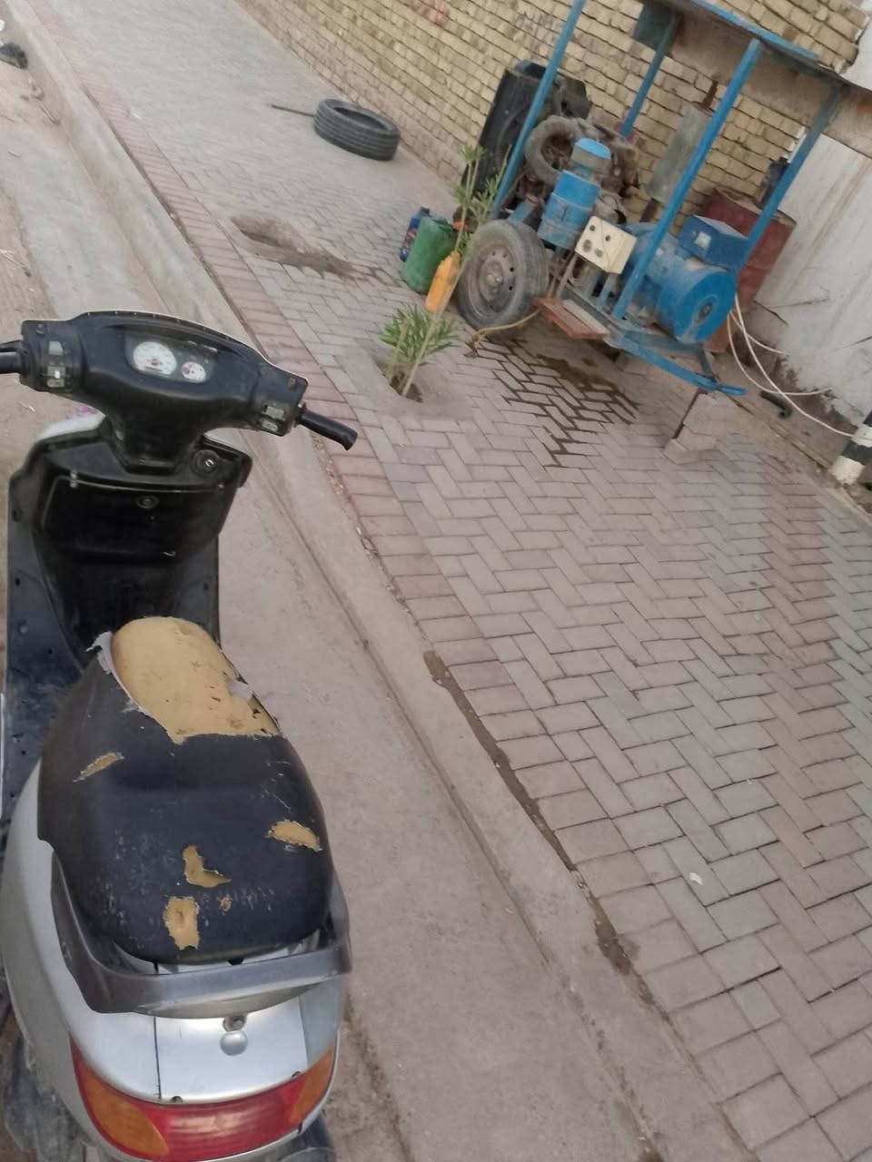 دراجه فراشه للبيع مفتوحه مره وحده تايرات جدد كهربائيات شغاله شلعه ومعدل السعر ٣٠٠ وبيها مجال المكان الديوانيه شارع الاسكان الرقم ***********
