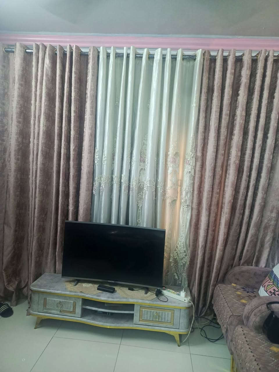 نص تخم قنفات نظيف مع طبله السعر ٣٠٠ بيه مجال مع برده المكان الحريه
