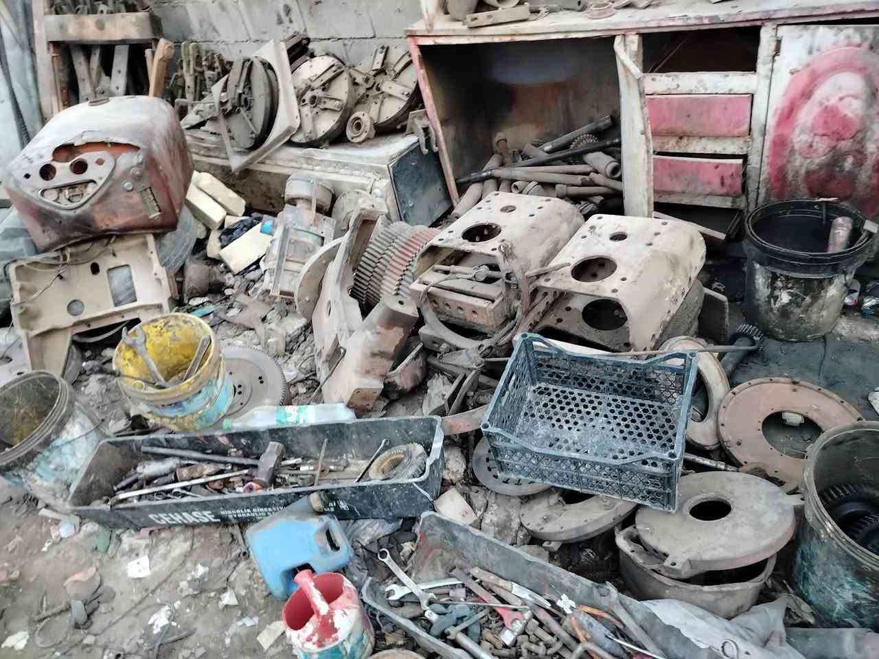 السلام عليكم غراض تفصيخ عنتر للبيع العنوان ميسان حي العسكري الاتصال على الرقم ***********
