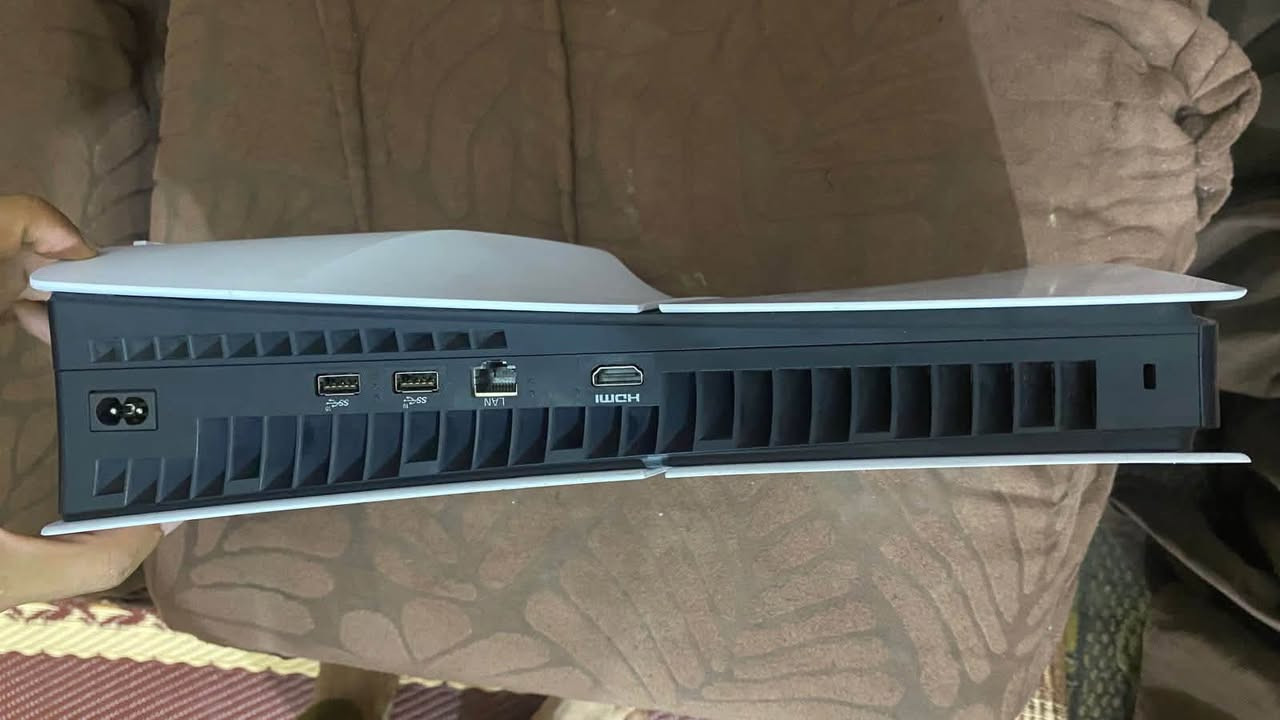 السلام عليكم بلي فايف سلم نضيف كلش استخدام قليل  والكارتونه ويا وكامل  ملحقات+UpS1500جديد بل كارتونه مشترينه قبل يومين ول وصل مالته موجود بي ضمان الاستفسار ***********
