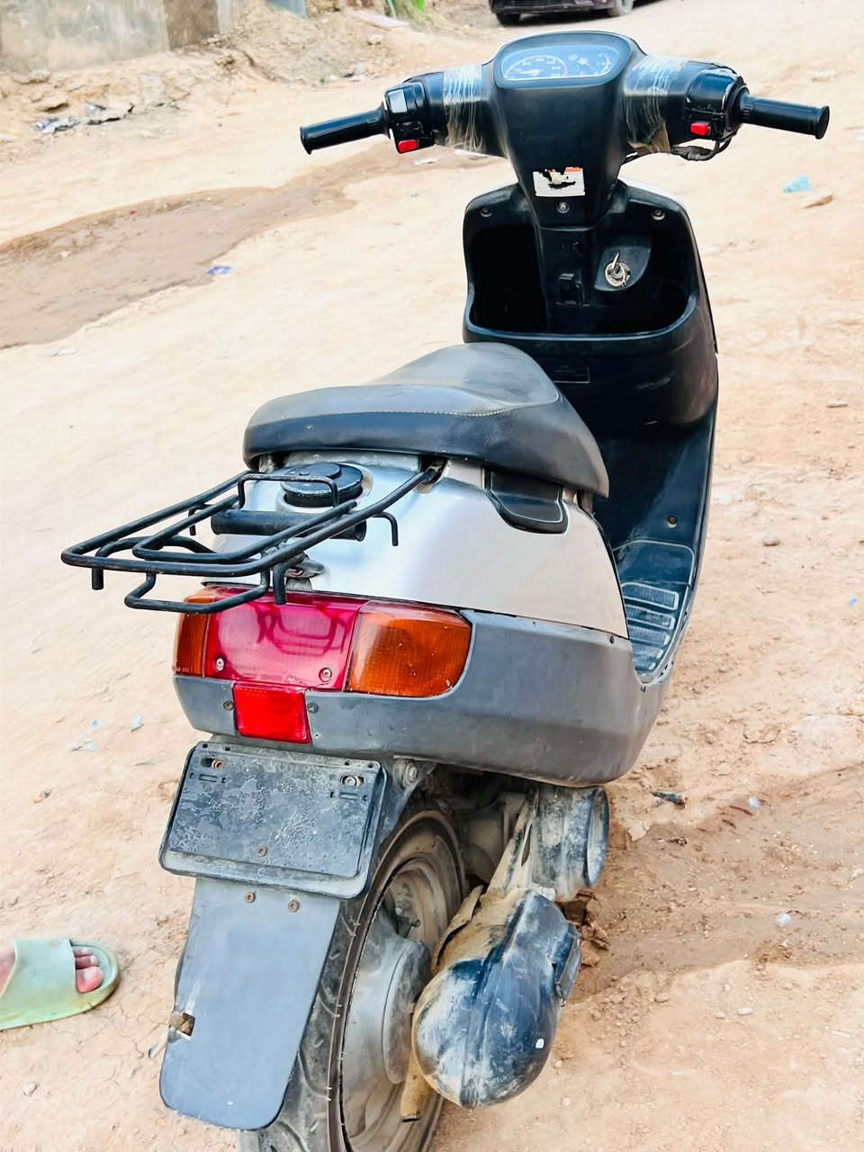 زعره للبيع مامفتوحه المكان ديوانيه شارع 60 السعر 300 مع المجال الرقم ***********
