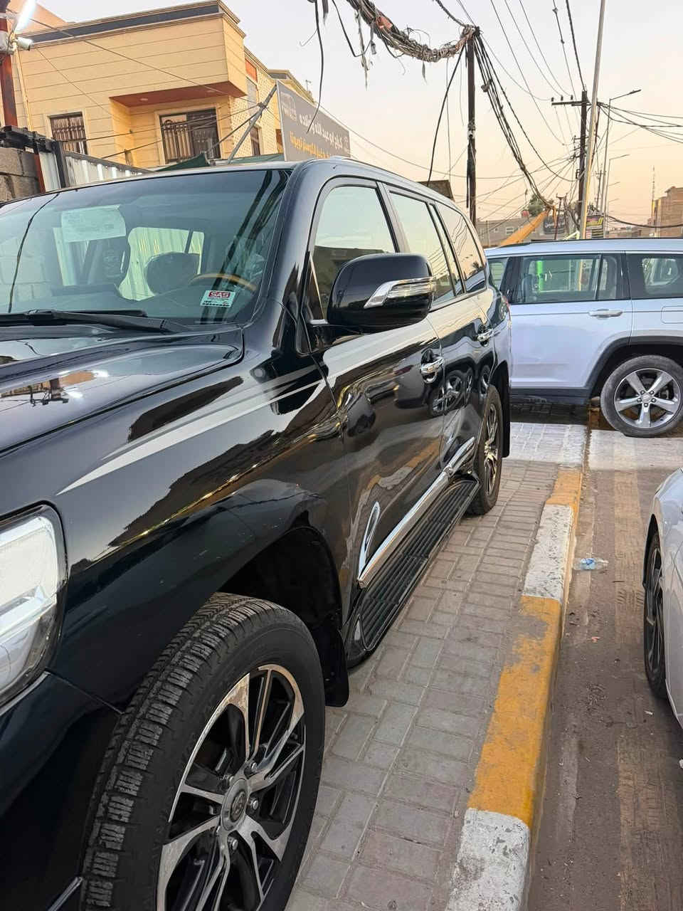 لانكروز ٢٠١٠
محدث ٢٠٢١
خارج وداخل رقم بغداد بااسمي تحويل ثاني يوم
السياره مكفوله من الضربه 
والكلبه وبيها صبغ حزام 
السعر ٢٥٠ ورقه بيع مستعجل العنوان بغداد 
***********
