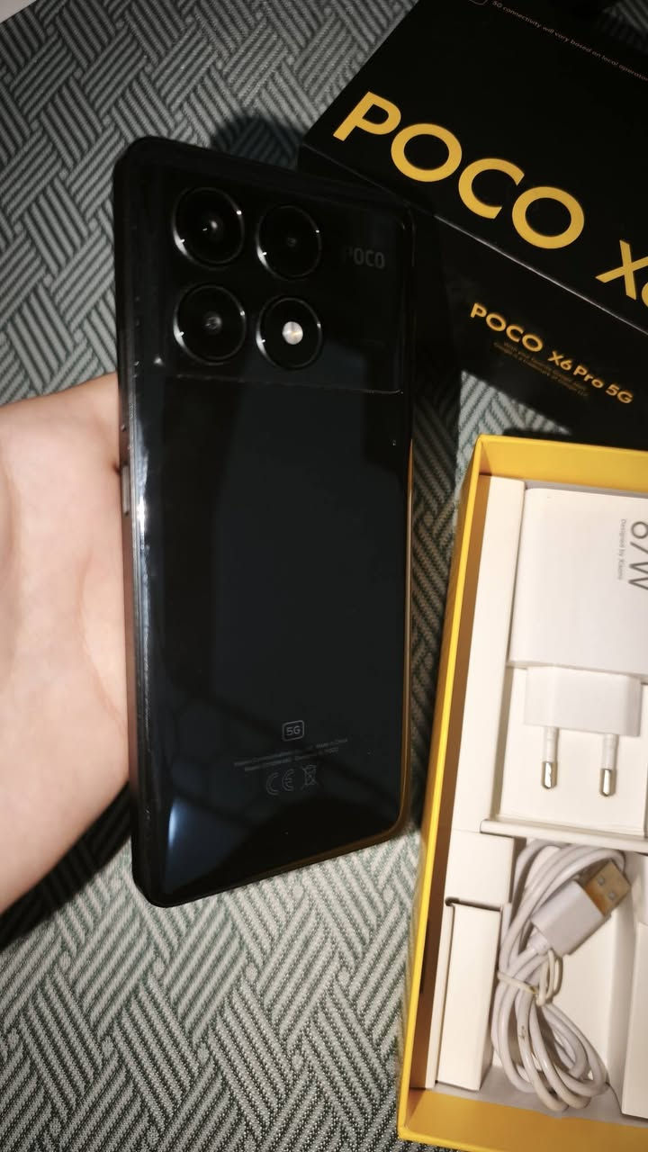 السلام عليكم POCO X6 PRO 5G
ذاكره 512 عشوائيه 12+12 
معالج Dimensity 8300 Ultra
بطاريه 5000 ملي امبير مع شحن سريع 67 واط 
كامل ملحقات كارتون وشاحنه وكيبل وكفر الشركه 
وياه 9 كفرات هديه 
جهاز نظيف كلش على ايدي اول مانزل لحد هسه
رايده ب 300 وبي مجال بسيط 
للتواصل ***********
