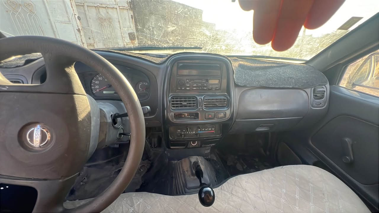 السلام عليكم
نيسان بيكم موديل 2002 سياره خير من الله تشغل وتطلع مابي اي نقص فقط يحتاج الها صبغ  حداديه جديد تخم تاير جديد تبريد تدفئه شغال رقم انكليزي سليمانيه 
سعر 70 وبي مجال 
***********
