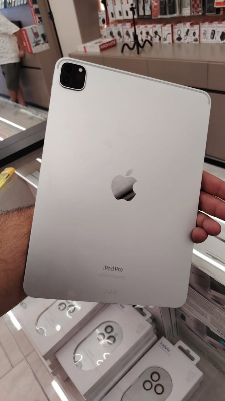 ايباد 11 برو معالج M2
بطاريه 91/90
ذاكرة 256GB
نظيف كلش ما مفتوح ولا بيه شي
مع كل اغراضه
السعر مناسب 
اللي يريد يراسلني 
تواصل واتساب او اتصال علق واجيك خاص 
***********

