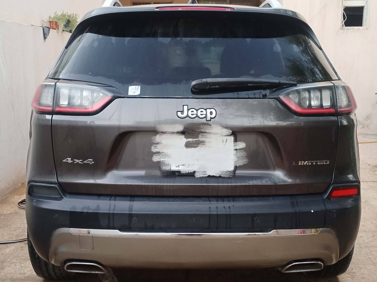 سلام عليكم 
جيب بزون موديل 2019
محرك6سلندر دفع رباعي
فول مواصفات 
طخه بجاملخ الخلفي بسيطه 
تبديل باب وجاملخ بلادي 
السعر الاتصال على رقم 
***********  
المكان نجف 
مداور ثاني يوم مباشر
