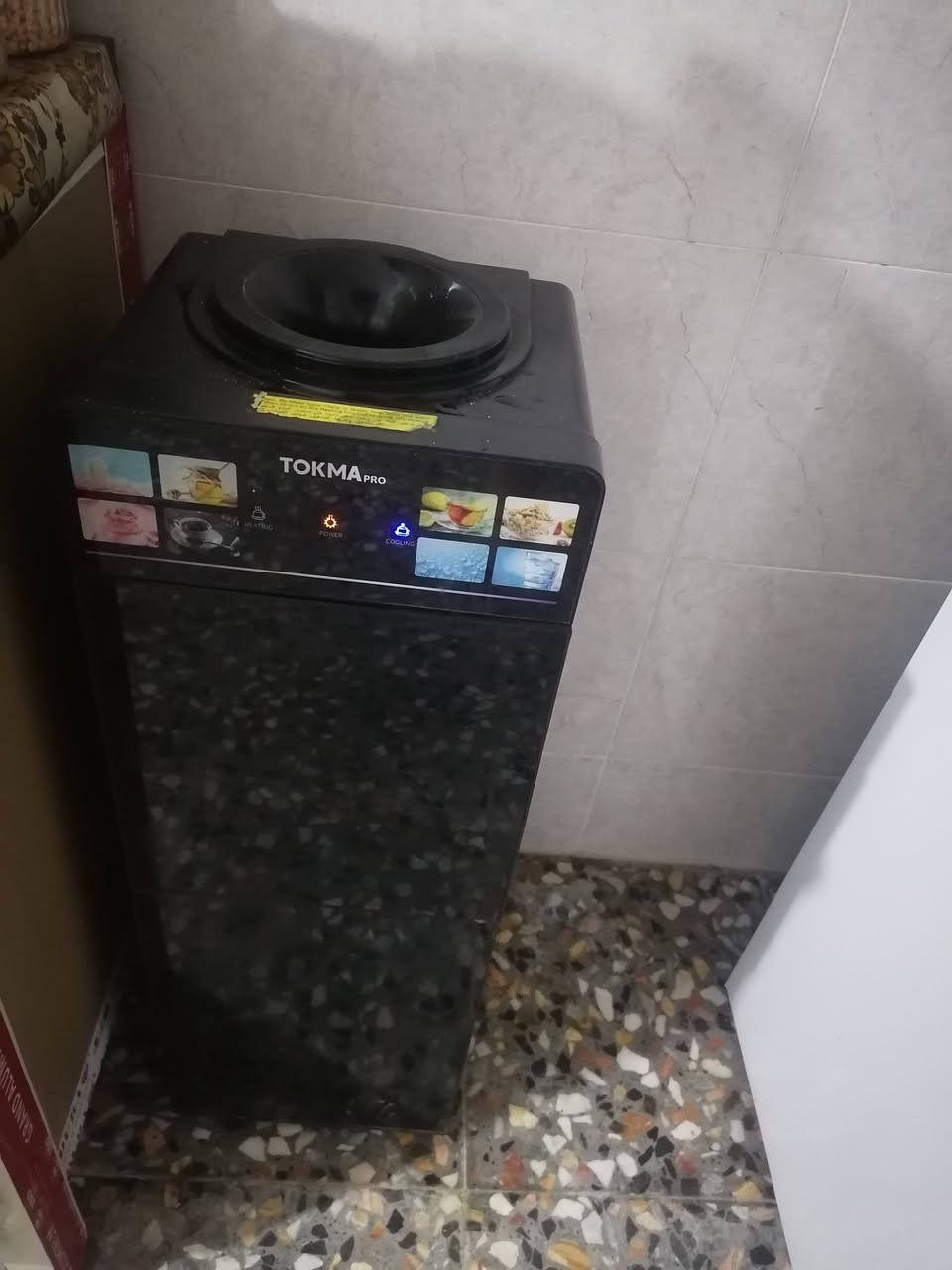 براد جديد ستعمال قليل لسعر ١٠٠ وبي مجال لعنوان شرطه الخامسه لرقم ***********
