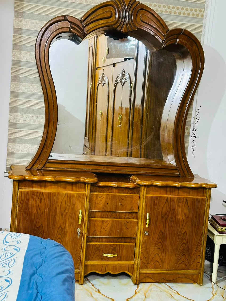 غرفه نوم للبيع صاج  سعرها مليون وربع وبيها مجال ***********
