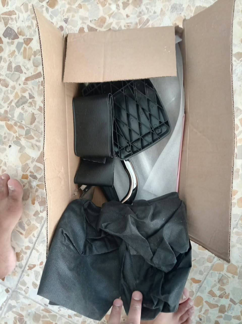 عربانه جديده ما مستعمله أبد سعرها ب 70 ألف وبيها مجال قليل رقمي ***********
