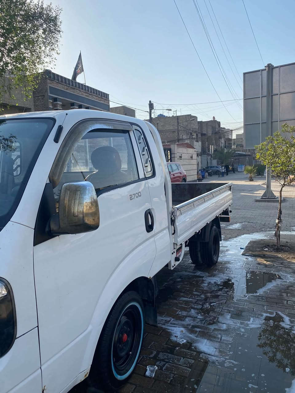 سلام عليكم كيا حمل  موديل ٢٠١٦مفتوح الفين وسبعميه  تخم تايرات جدد وصدرها  جديد وحداديه وشواصي كله كفاله السياره تبريد شغال  مدوشمه  كشرها حلو السعر ١٠٥  مكاني بغداد مدينه الصدر رقمي ***********
