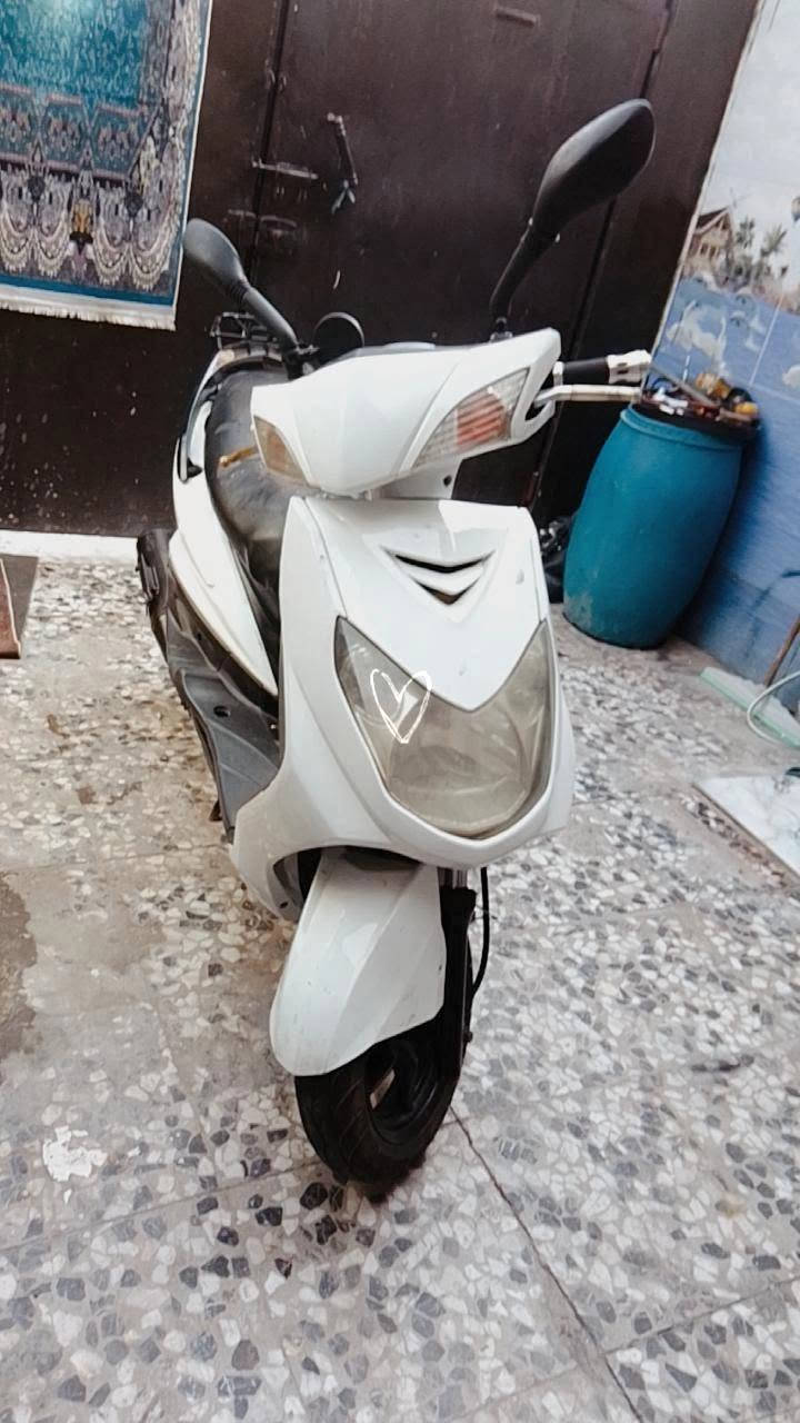 السلام عليكم دراجه سكنس فحل للبيع دراجه حلوه نضيفه 
سعر الدراجه 850 وبيها مجال للشراي للستفسار ***********
