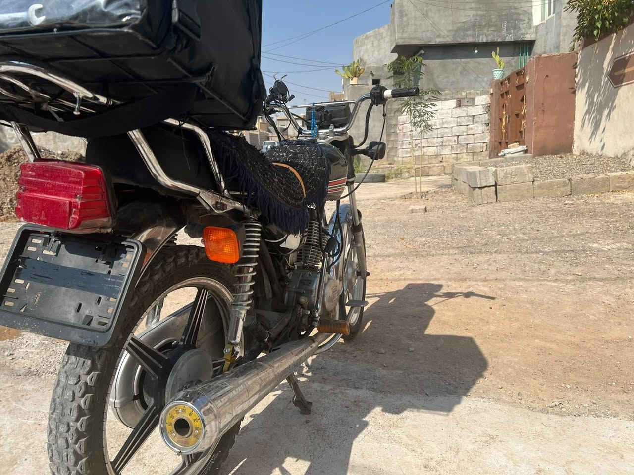 سلام عليكم دراجه للبيع او مراوسه ب اربعه كير 
دراجه جني 5كير موديل 2019 مكينه 200cc كهربائيات شغال دراجه نضيفه ما سلام عليكم دراجه للبيع او مرواسه ب اربع كير 
نضيفه سعر 350و بي مجال رقم ***********
