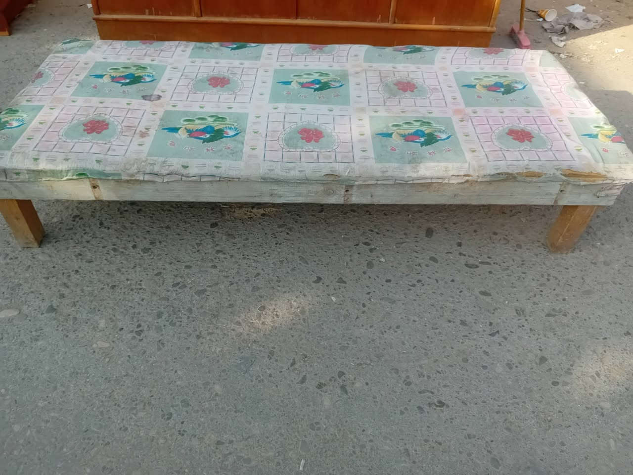 بوفيه حجم صغير مستخدمه  (صاج نضيفه جدا )
سرير ابو نفر واحد نضيف ومدوشم (تزكام درجه اولى )
سعر البوفيه 50 الف 
سعر السرير 50 الف 
العنوان كوت حي الجهاد شارع النجارين قرب السيطره 
تواصل او الاتصال واتساب تلغرام  اتصال  ***********
