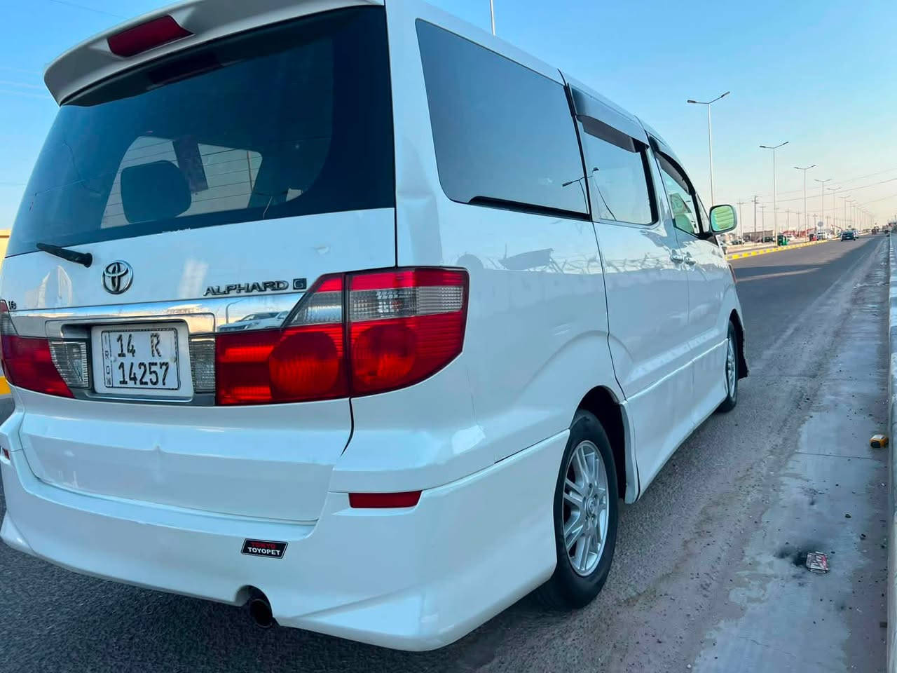 السلام عليكم للبيع تيوتا الفارد مديل2002 اصل تحويل بي وقت رقم بصره نكليزي بسمي سنويه مجدد لل30  سياره كفاله من الضربه والكص ومكفوله من جميع الاصوليات مكينه 6 سلندر جاهزه مكينه كير تخم تاير نقصه بس كمبريسر تبريد سياره حلوه وجديده مواصفاته 7 راكب تبريد 3 قطع شاشه تحكم ستيرن حساسات كرستال لايت وبك لايت لايتات زنون داخل اسود السعر 100اوبيه مجال بكاني بصره حي الحسين هـ ***********
