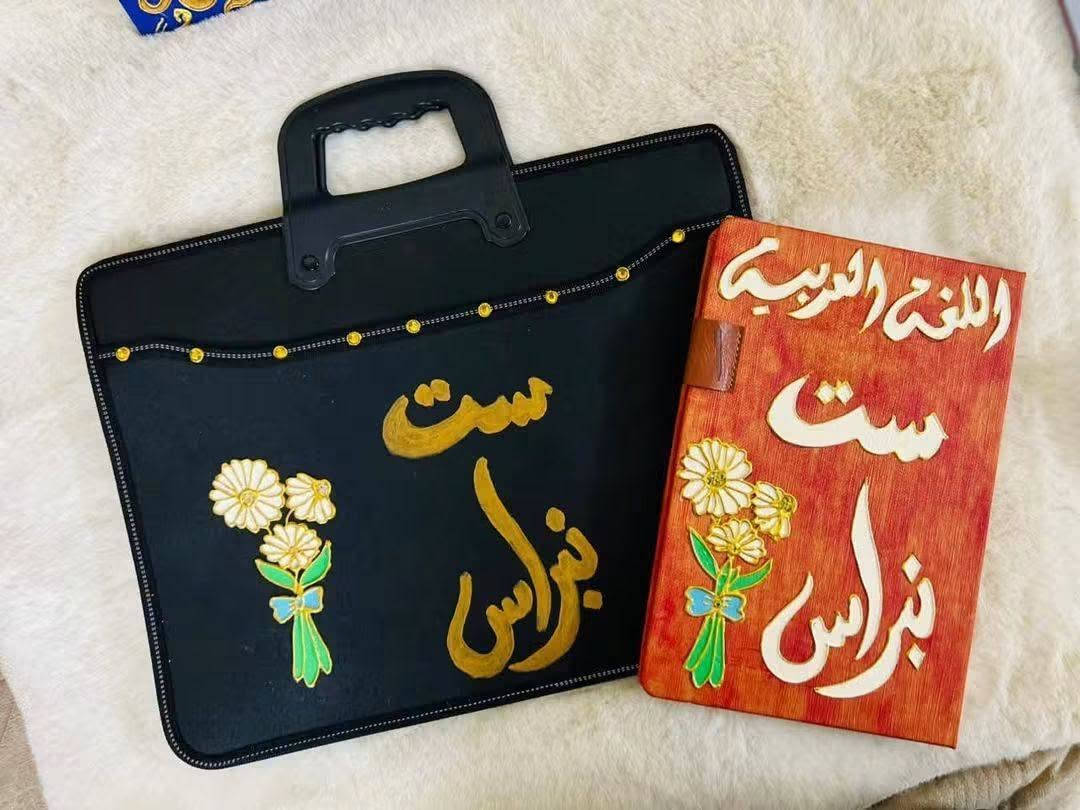 دفاتر خطة معلمين .. نقش الاسم حسب الطلب ✨️📚✨️
#مكتبة اقرأ الأدبية
