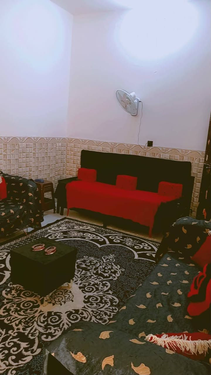#بيت للبيع مطلوب للعقاري 100 م طابق ونص 
الموقع ✅ نجف حي النداء #شارع المكاتب بناء طابوق والسقف والاساس صب كونكريت 
يحتوي ع 
((غرفتين وصاله واستقبال ومطبخ حار وبارد وصحيات داخليه وخارجيه وبيتونه وسطح ))
#مطلوب 100 مليون
 #تطلوعه 40
  #الكفيل يبقه نفسه 
والتسديد بالشهر 430 ///////مكتب الثقلين حي النداء شارع المجمعات عمود 54 الاستفسار ***********
