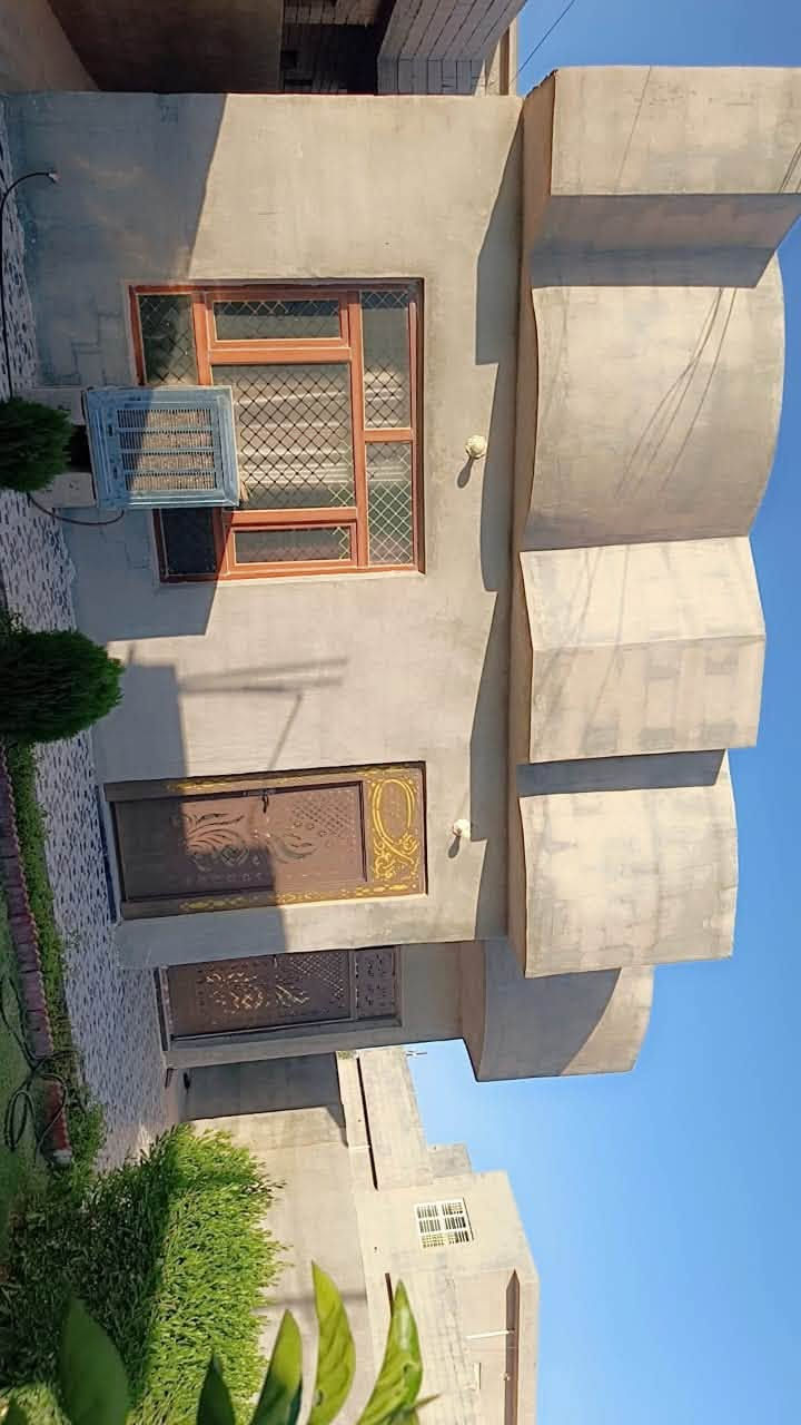 السلام عليكم يوجد بيت البيع في حي الفرسان. عند الاقواس  
مساحه 360
بنا البيت 180
البيت جديد 
واصله ماء 
واصل كهرباء
واصل تبليط 
سعره 60وبه مجال…..نقد فقط 
رقم. ***********
