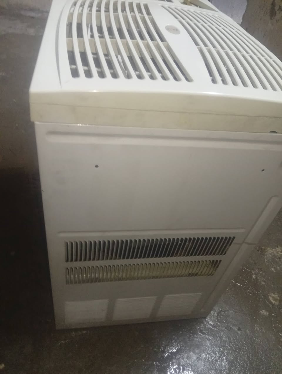 سلام عليكم مكيف اخو الجديد مستخدم موسم واحد نضيف هاي الصور كدامكم كلش نضيف انطيني سعر وخذه مكاني نجف حي نداء ميلاد مو شراي لتتصل رقمي*********** متواجد وتساب و اتصال
