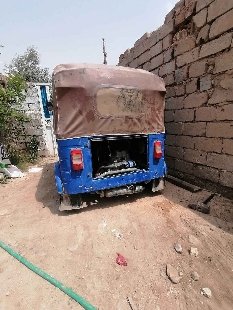 تكتك فحل باجاج دبل صليب امامي السرعه مالته ١٠٠ كيلو متر بالساعه محرك بجاج 20 لبيع السعر ٢٥٠٠  وبيه مجال ت***********
