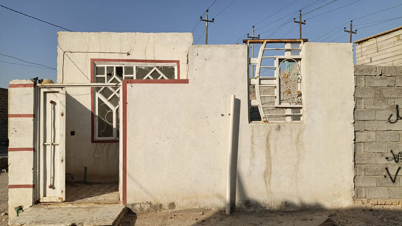 بيت المساحه 85 متر البيت يحتوي على غرفه وصاله ومطبخ بيت كامل نظيف مرتب سايدين المطار الجديد مقابل باب خروج المطار 
يبعد عن الشارع العام 150 متر منطقه مرتبه 
#سعر 12 #مليون مع المجال ‏‪***********‬‏
مكتب در النجف للعقار للاستفسار ‏‪***********‬‏

