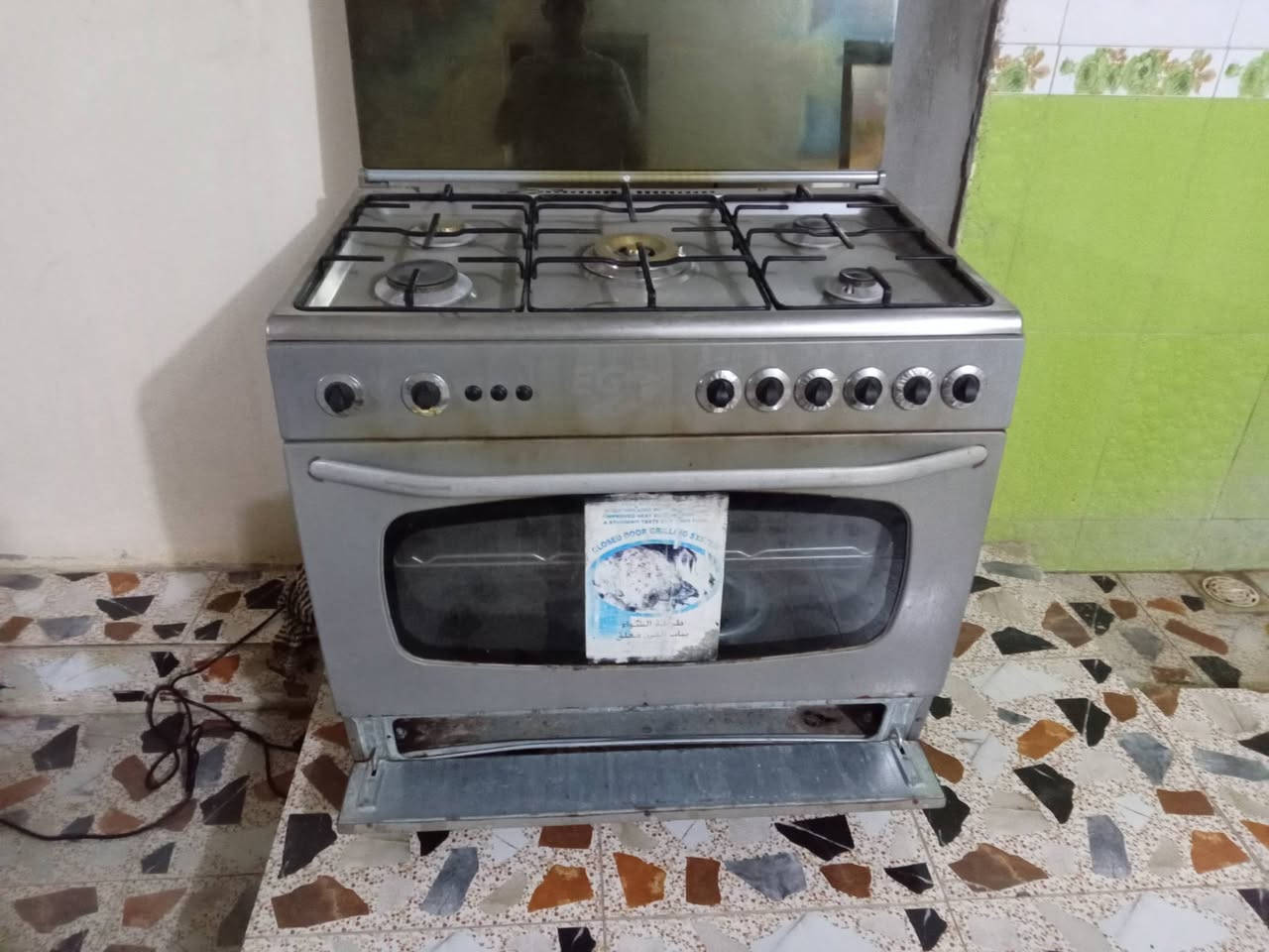السلام عليكم طباخ فرن نضيف يشتغل كهرباء او غاز
مستخدم 7اشهر فقط السعر 300الف او بي مجال
الاستفسار ***********
