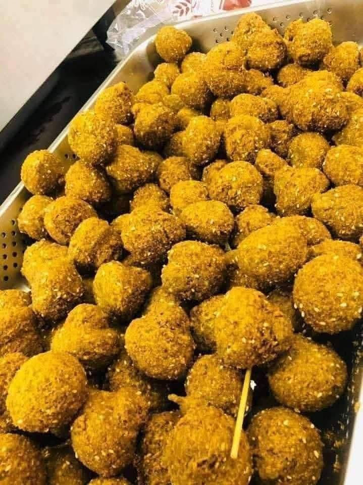 الطعم يمنا غير شكل لفه مشكل ٥٠٠ دينار ماعون مشكل يكفي ٦ أشخاص ٢٠٠٠  دينار يوجد خدمه خدمه توصيل ✈️✈️☎️***********
