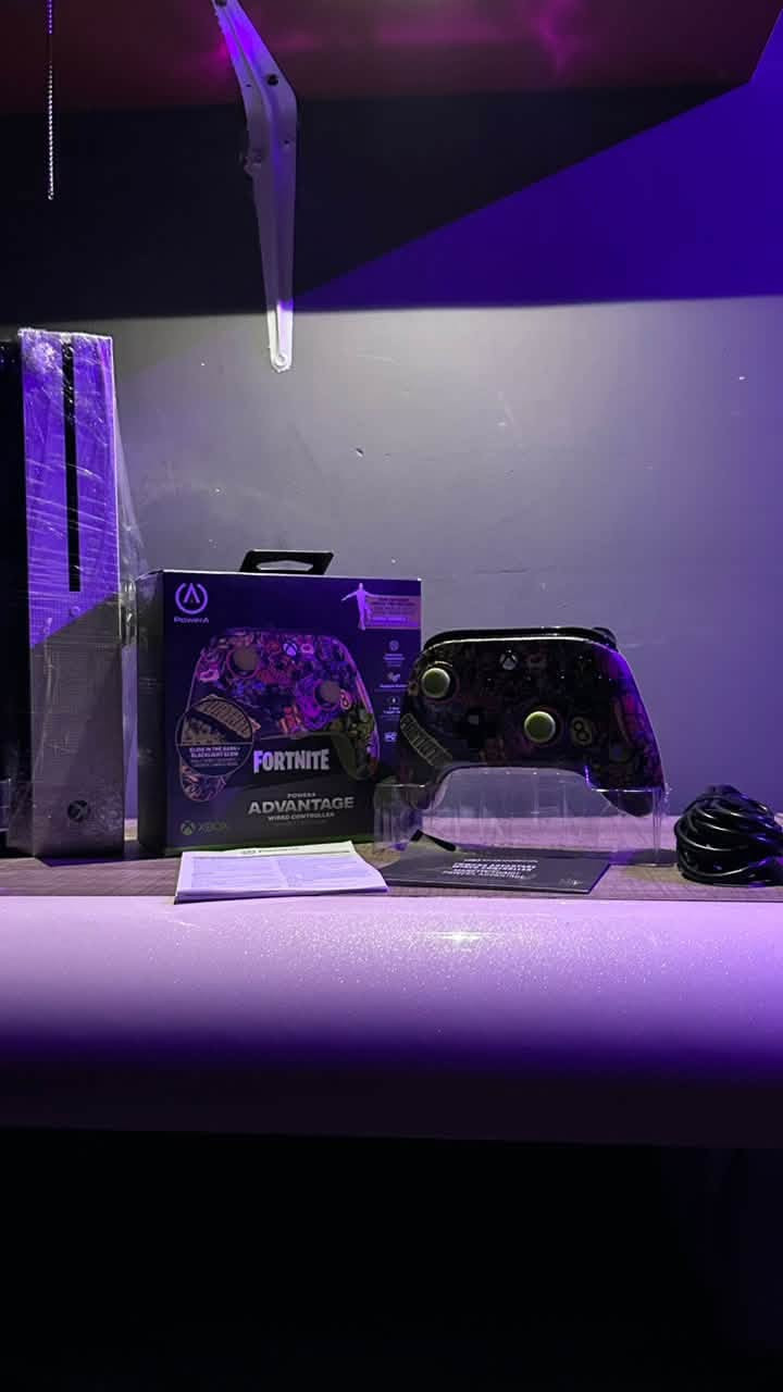 جويستك من شركه باور اي ادفانتيج نسخة فورت نايت
هاذه اسمهه الكامل Power, A advantage wired controller نسخه فورت نايت 

المواصفات :
كيبل تايب سي 3 امتار
موشم فورت نايت 
ميزه كلش حلوه انعكاس الضوه يا اما اشعه تحت البنفسجيه او اضائه عاليه منن تتعرض الها والمكان يصير ضلام تضوي

كير مغناطيسي
تحكم بدرجات الشفتات تصير للشوتر او للسيارات 
ازرار خلفيه مبرمجه على دگم الكير
مانع احتكاك الكير 
منفذ اواكس 

تقنية ال Hell effect الي عيه نفسه كير مغناطيسي

الاجهزه المدعومه :
اكس بوكس ون
اكس بوكس ون اس
اكس بوكس ون اكس
اكس بوكس سيريس اس
اكس بوكس سيريس اكس
وندوز 10
وندوز11

تكدر تبحث عن مواصفاتها القويه والمشابه للكيم سير

والحويستك مستعمل شي قليل

وبعدها تحت ضمان الشركة

السعر :30
العنوان :البصره-الزبير-

وراسل واتساب ***********

ياخي راسل واتساب ما ارد عل فيس
