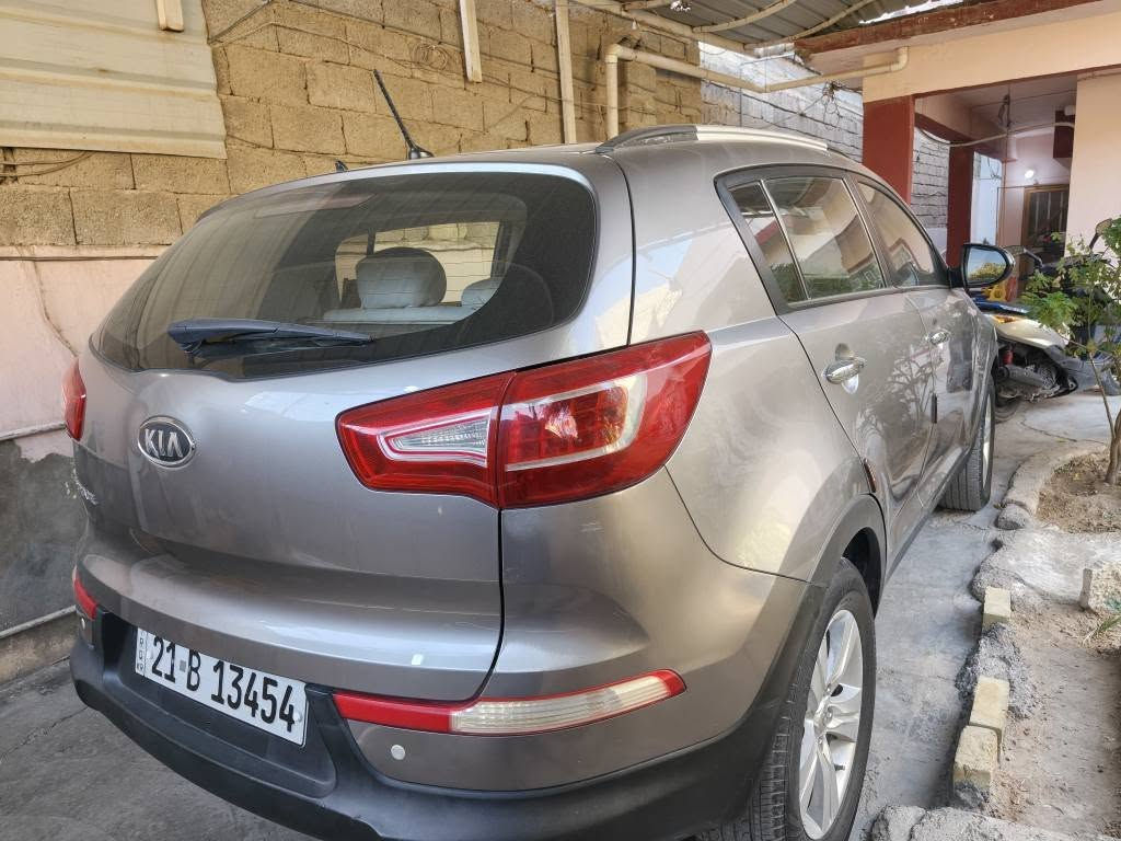 سبورتج ٢٠١١ خليجي محرك ٢٤٠٠ قطعتين صبغ بدون دواخل اوفتح كير محرك تبريد مكفول ويل كب اربعه دسك تحكمات ستيرن حساس خلفي حدادية جديده السعر ١١٨ مكان السيارة بعقوبه للاستفسار ***********
