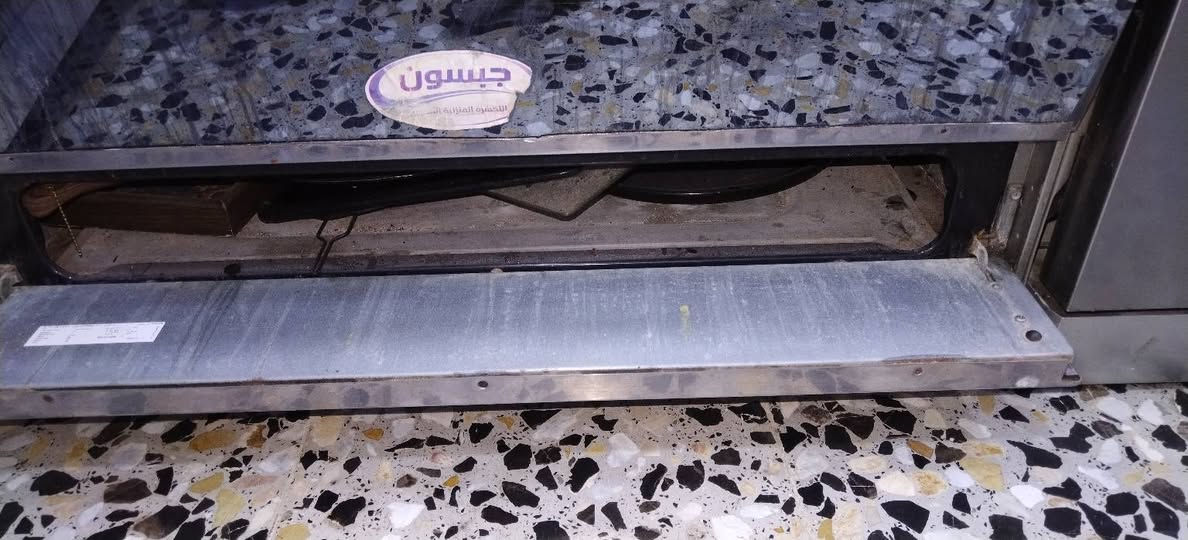 السلام عليكم للبيع السعر 175 الف بيه مجال مكان بغداد العبيدي الرئاسه نهايت شارع 20 ***********

