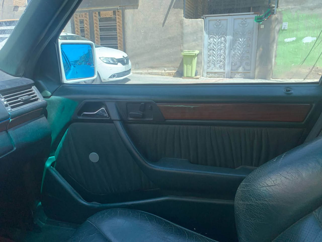 مارسدس دب للبيع موديل 94 مكينه ثنين ونص ديلكو سياره رقم بغداد سنويه مشروع وطني لل27سياره ورثه  حادث سياره جاملغ خلفي والفخذه جهه السايق مبدله كير مكينه مكفولات غرفه جلد كهرباء جديده كهربائيات السياره كلهه شغاله حداديه جديده سعر السياره 35 وبيهه مجال ***********
