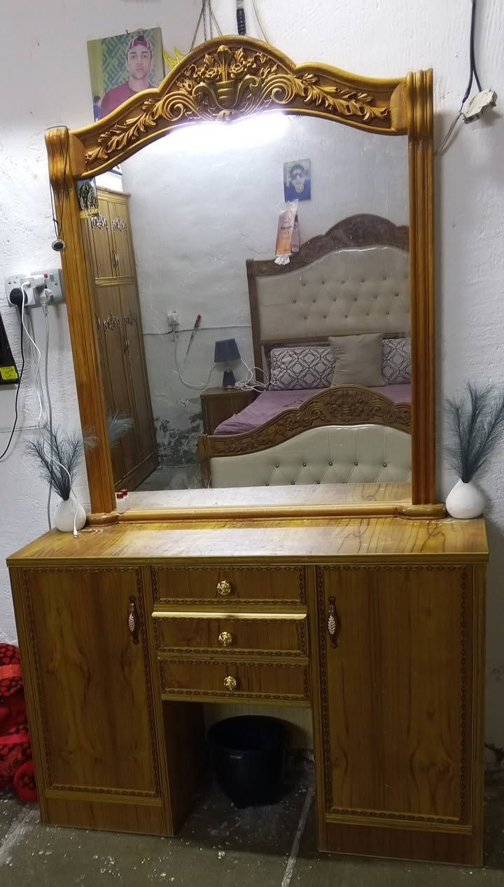 السلام عليكم غرفه صاج تفصال مو سوكي متكونه من 6قطع النضافه 100استخدام شهر واحد فقط متوازي على البيع اخذتها 1650الف نهايتها 1250التواصل واتساب فقط 
الرقم ***********
