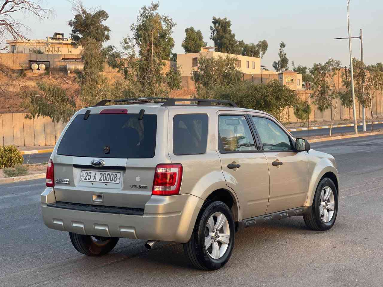 بؤ فروشتن/‏فورد ئيسكيب 2011 فوول فوول...
‏***********
***********...
‏سياره ماشاء الله جاهز و مرتب مال بيت  ...
سياره بيها 3 قطع بس بخ بدون دواخل بيدون تبديل بيدون ضررر.
‏سيارة دينار مصرف مابي
‏كلشي جديد و كامل ..
رقم مميز 20008...
‏سنويه لحد 2029 هزه و ره قم جديد شرط تحويل. 
سياره بيها دفتر بنزين.
‏، كير شرط.گاردن اكسل شرط. صدر لووك . كهربائي كامل شغال 
طايرات لووك ....
‏موصفات . كير اوتوماتيك.دواخل اصفر   ..سلايت .تحكم ستيرن . كوشن كهربائي .ويل كروم. فوول فوول. تبريد ويه سويج..
‏مكينه و كير كفاله  ...
‏سعر مناسب خابر تدلل........... كركوك, العراق
